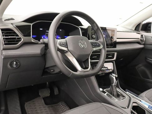 Used 2025 Volkswagen Taos SE FWD image 12