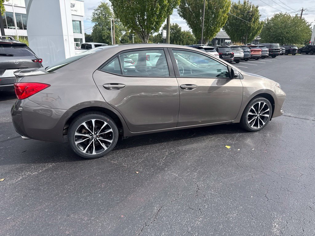 Certified 2017 Toyota Corolla SE w/ SE Premium Package FWD image 9