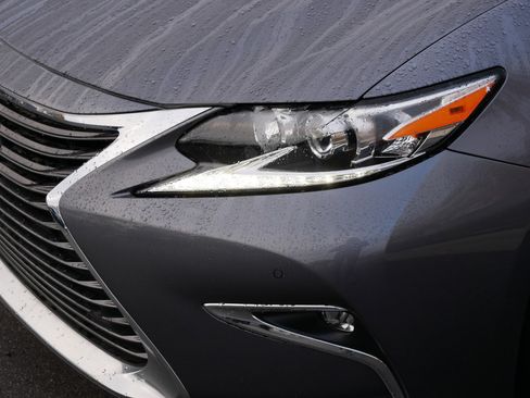 Used 2018 Lexus ES 350 w/ Premier Package image 16