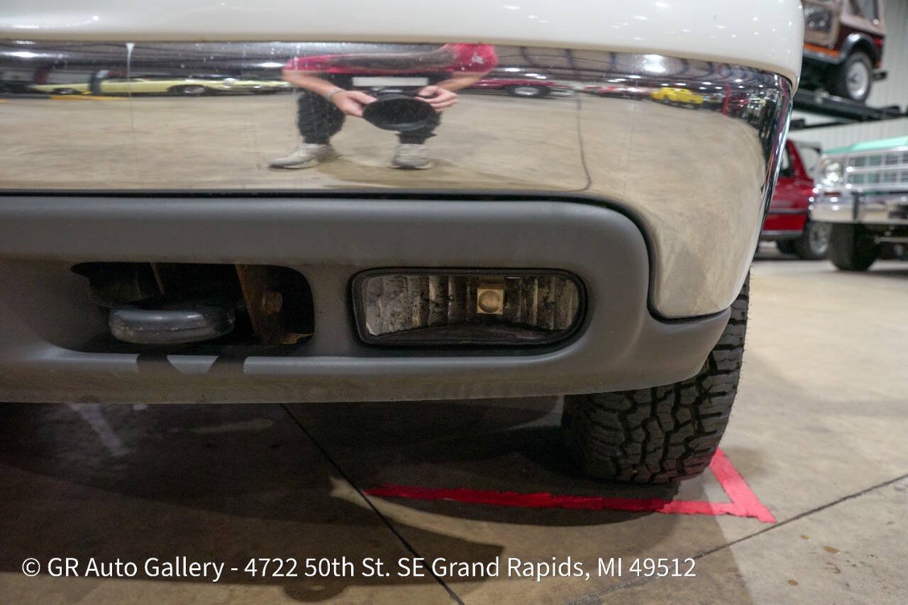 Used 2003 Chevrolet Suburban 2500 LT w/ LT Preferred Equipment Group AWD/4WD image 39