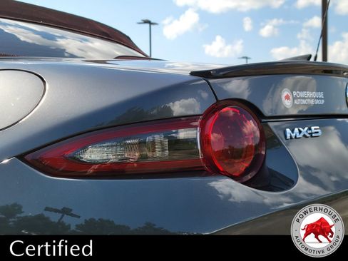 Used 2018 MAZDA MX-5 Miata Club RWD image 13