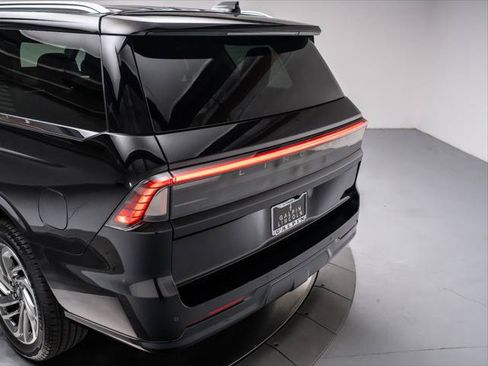 New 2026 Lincoln Navigator Premiere AWD/4WD image 31