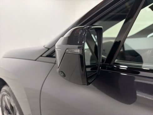 Used 2025 BMW iX xDrive50 w/ Premium Package image 9