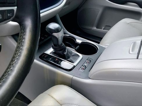 Used 2017 Toyota Highlander Limited Platinum image 16