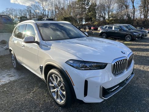 New 2026 BMW X5 xDrive40i w/ Premium Package image 2