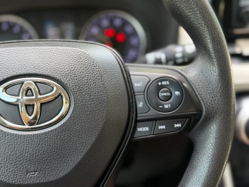 Used 2019 Toyota RAV4 XLE w/ Convenience Package FWD image 29
