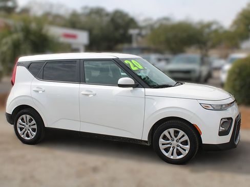 Certified 2020 Kia Soul LX image 4