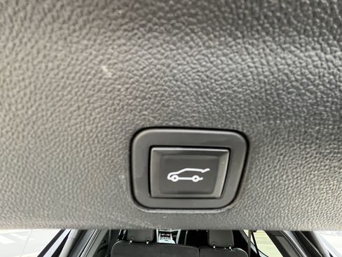 Used 2024 GMC Yukon XL Denali w/ Advanced Technology Package image 34