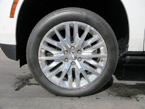 Used 2025 Chevrolet Suburban High Country AWD/4WD image 20