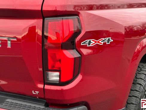 Used 2024 Chevrolet Colorado LT w/ LT Convenience Package III image 35