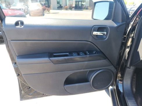 Used 2014 Jeep Patriot Latitude w/ Sun/Sound Group AWD/4WD image 13