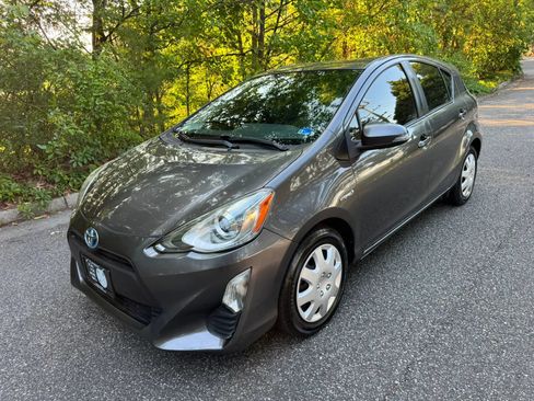 Used 2016 Toyota Prius C One FWD image 2
