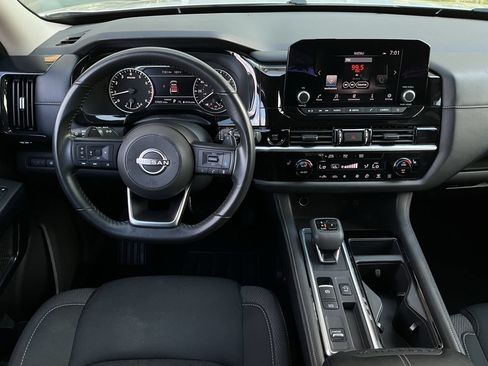 Used 2025 Nissan Pathfinder SV FWD image 13