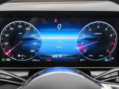 Used 2024 Mercedes-Benz GLC 300 image 27