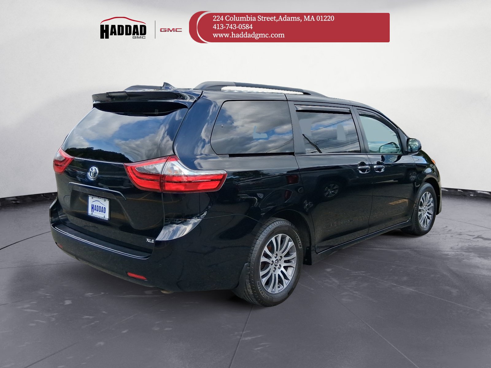 Used 2020 Toyota Sienna XLE w/ XLE Navigation Package FWD image 5