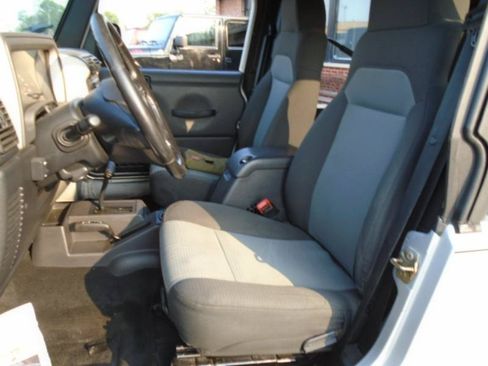 Used 2005 Jeep Wrangler Unlimited AWD/4WD image 11