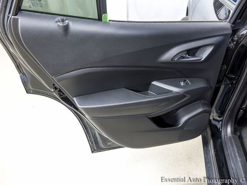 Used 2025 Chevrolet Trax LT w/ LT Convenience Package FWD image 19