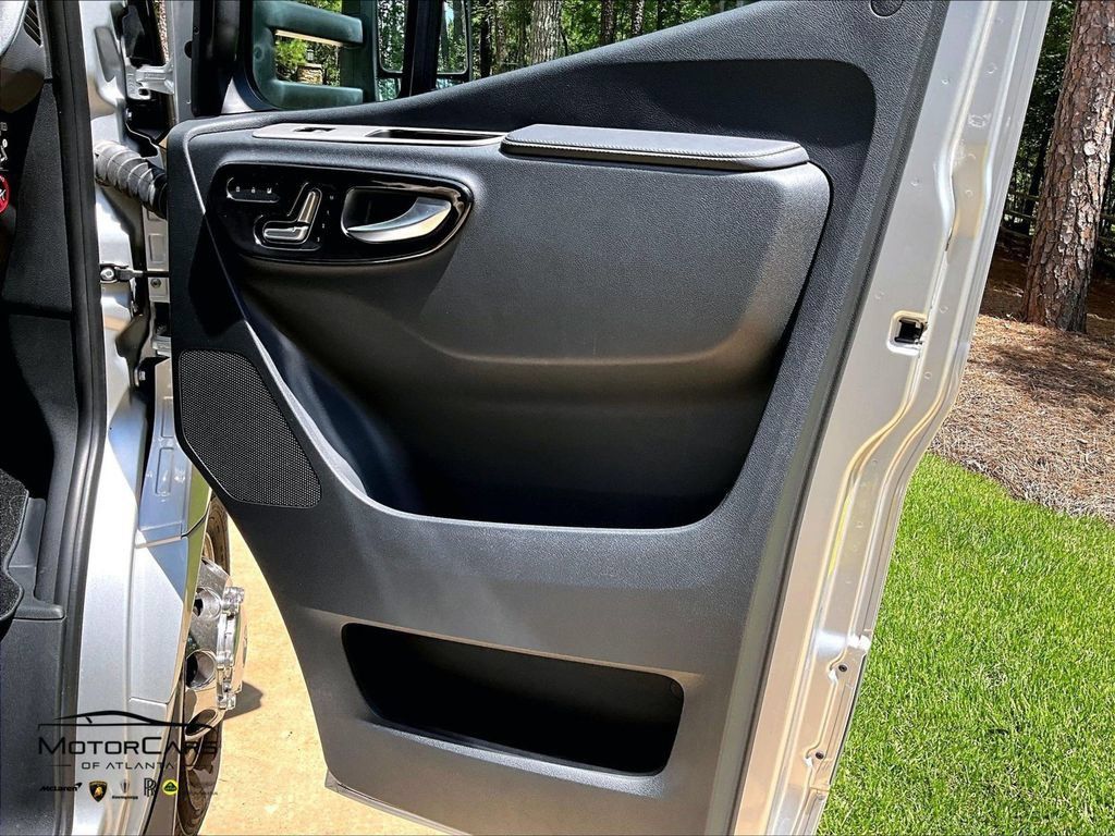 Used 2023 Mercedes-Benz Sprinter 4500 image 19