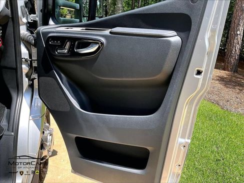 Used 2023 Mercedes-Benz Sprinter 4500 image 19