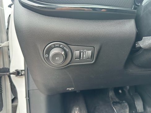 Used 2025 Jeep Compass Trailhawk AWD/4WD image 21