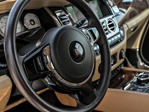 Used 2016 Rolls-Royce Wraith RWD image 26