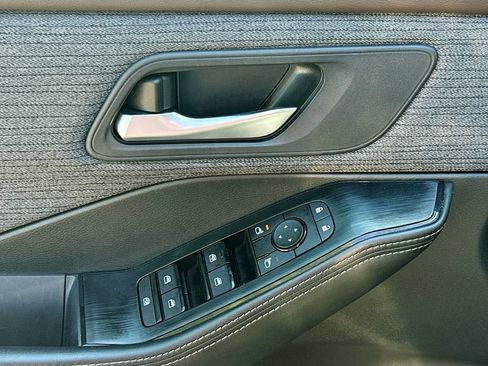 Certified 2023 Nissan Rogue SV FWD image 18