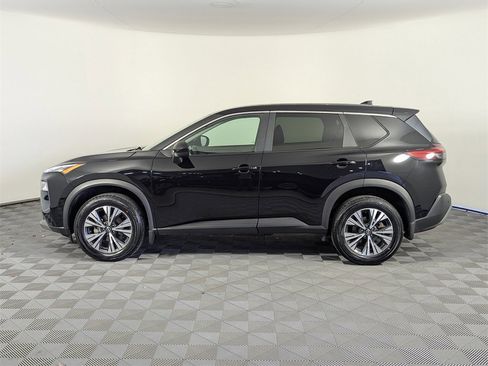 Used 2023 Nissan Rogue SV image 4