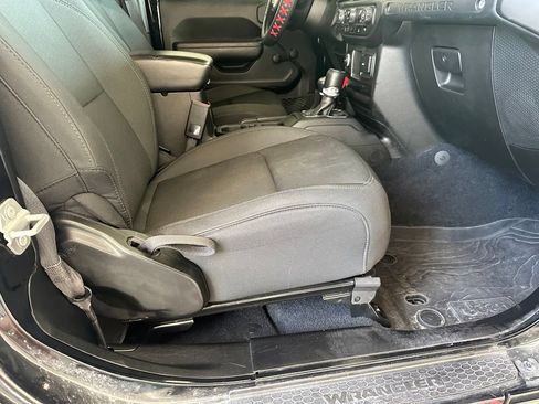 Used 2022 Jeep Wrangler Sport AWD/4WD image 30