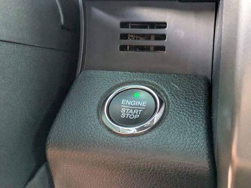 Used 2020 Ford Expedition XLT image 28