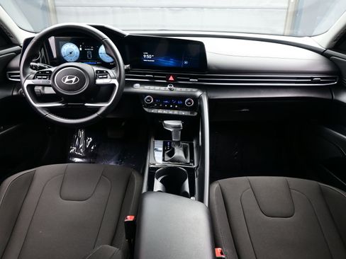 Certified 2025 Hyundai Elantra SEL image 16