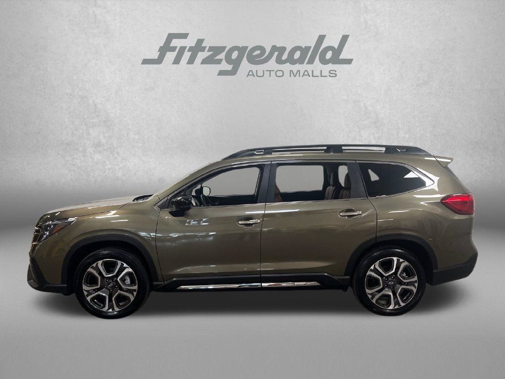 Used 2025 Subaru Ascent Touring AWD/4WD image 2