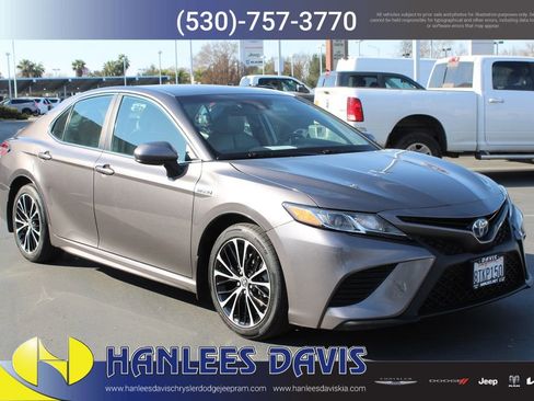 Used 2020 Toyota Camry SE image 5
