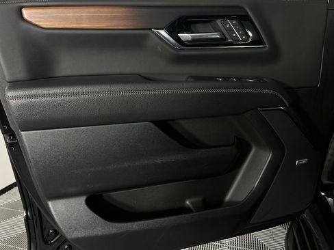 Used 2025 GMC Yukon XL Denali image 27