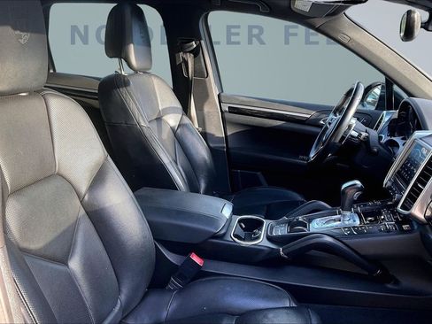 Used 2017 Porsche Cayenne Platinum Edition image 28