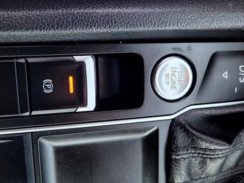 Used 2019 Volkswagen Atlas SE FWD image 25