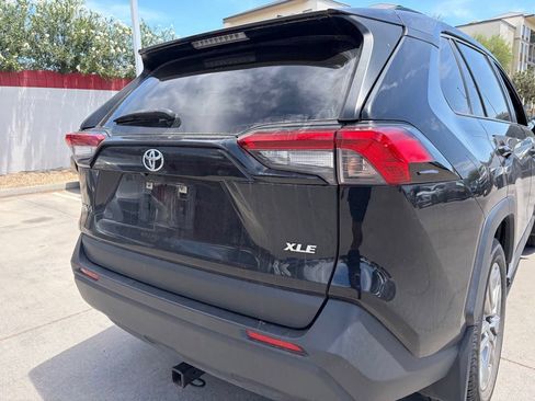 Used 2019 Toyota RAV4 XLE Premium FWD image 4