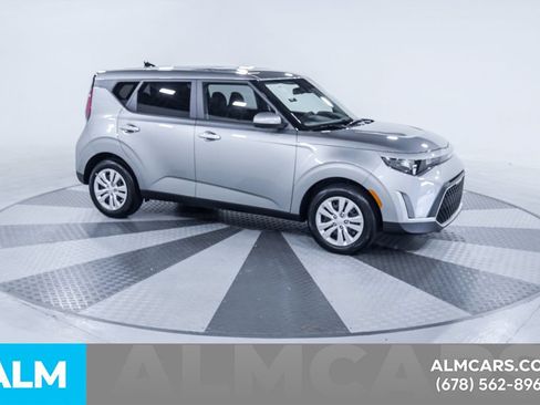 Used 2025 Kia Soul LX FWD image 13