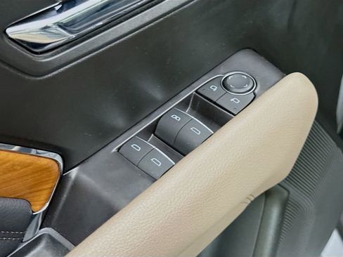 Used 2024 GMC Canyon Denali image 20