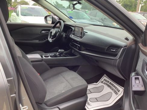 Used 2023 Nissan Rogue SV AWD/4WD image 10