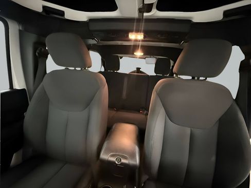 Used 2018 Jeep Wrangler Unlimited Sport S AWD/4WD image 15