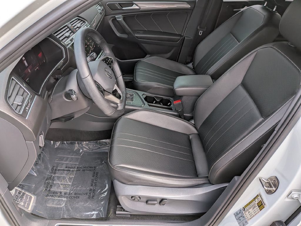Used 2022 Volkswagen Tiguan SE R-Line FWD image 16