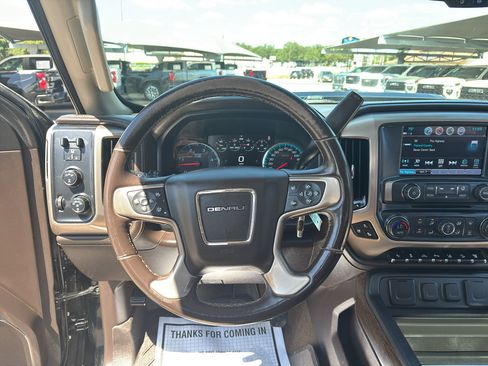 Used 2018 GMC Sierra 2500 Denali w/ Duramax Plus Package AWD/4WD image 26