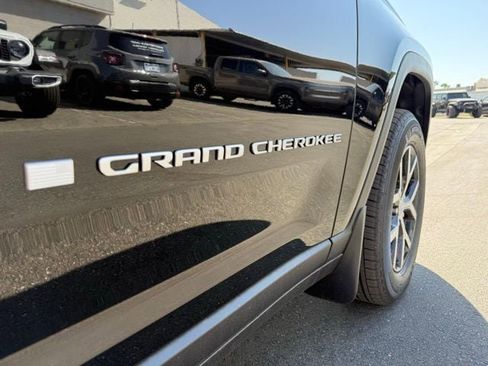 New 2025 Jeep Grand Cherokee L Limited w/ Trailer Tow Package image 9