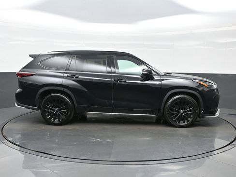 Used 2024 Toyota Highlander XSE AWD/4WD image 7