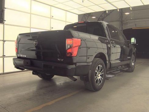 Used 2023 Nissan Titan SV w/ SV Convenience Package image 5