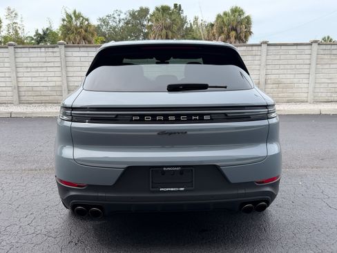 Certified 2025 Porsche Cayenne Coupe AWD/4WD image 12