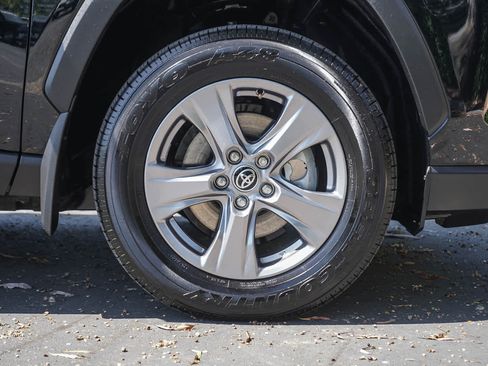 Used 2025 Toyota RAV4 LE AWD/4WD image 9