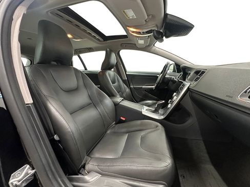 Used 2017 Volvo V60 T5 Platinum w/ Climate Package image 18