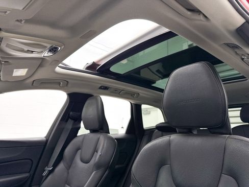 Used 2019 Volvo XC60 T8 Inscription w/ Advanced Package image 3