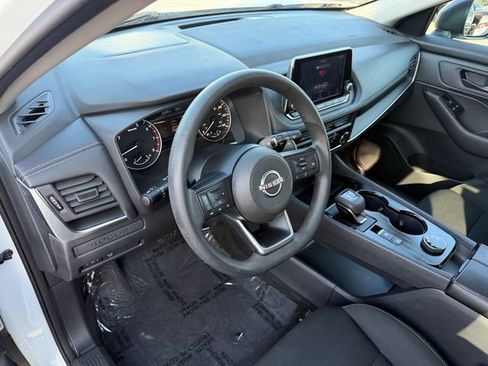 Used 2024 Nissan Rogue S AWD/4WD image 11